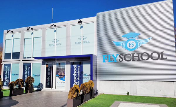 edificio de operaciones de vuelo de la escuela de pilotos de líneas aéreas  ATPL(A) en Madrid Flyschool Air Academy