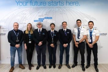 personal_flyschool Pilotos instructores de curso de piloto comercial y linea aérea